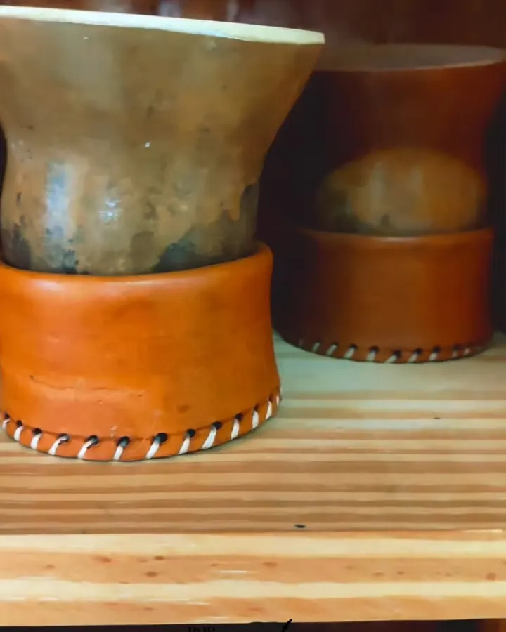 Mates criollos con base de cuero